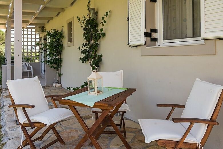 Tesys Studios & Apartments