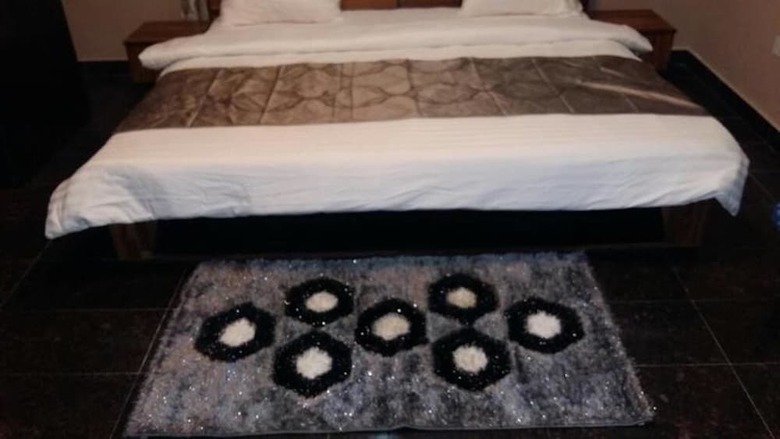 Momak 6 Hotel & Suites