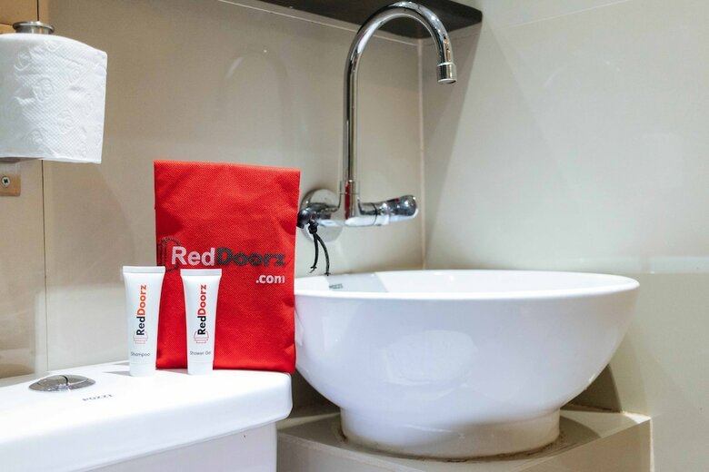 Hotel Reddoorz Plus @ Poblacion Makati