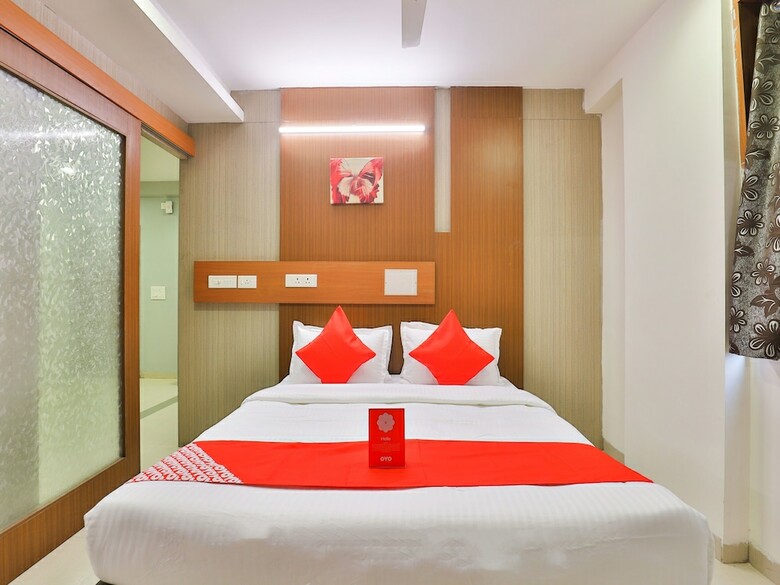Oyo 14942 Hotel Maple Leaf