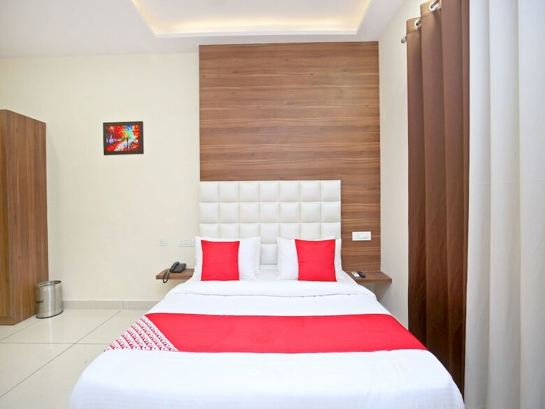 Oyo 15975 Hotel 365
