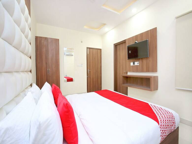 Oyo 15975 Hotel 365