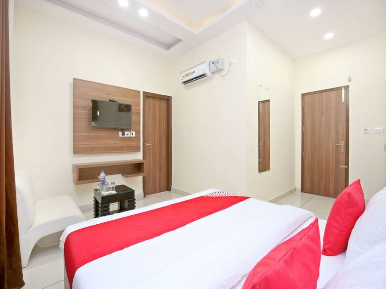 Oyo 15975 Hotel 365