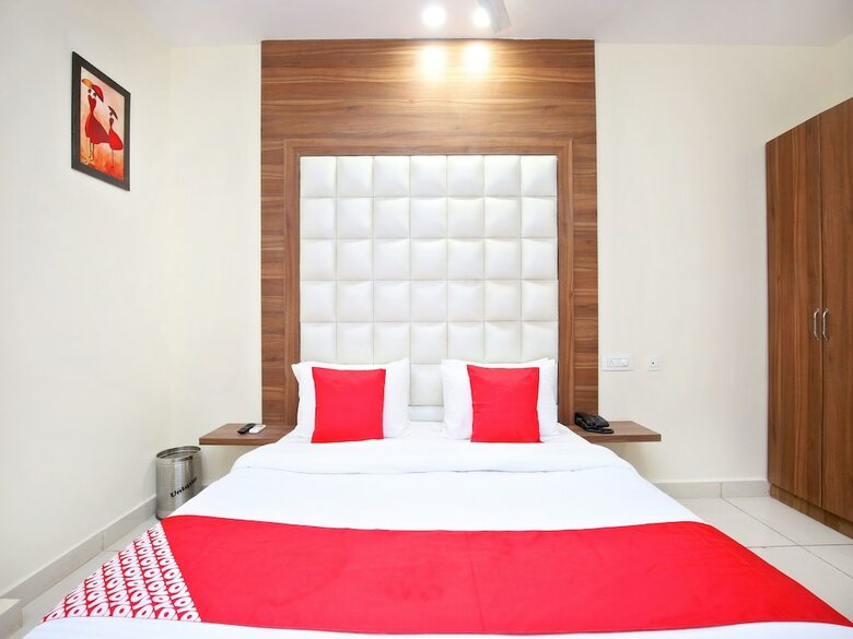 Oyo 15975 Hotel 365