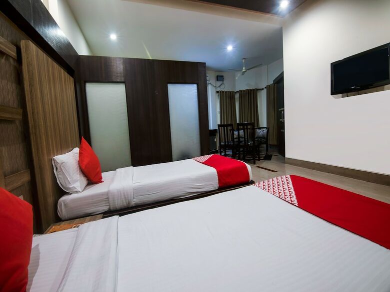 Oyo 14869 Hotel Apollo