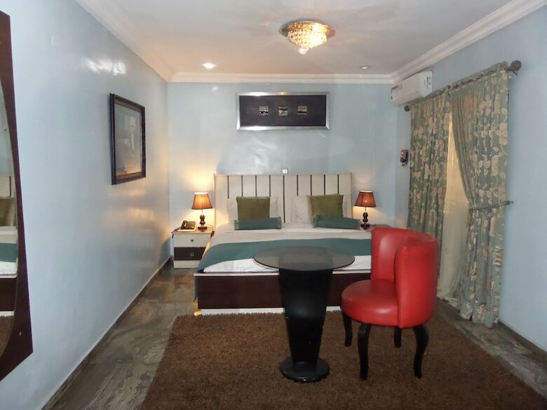 Hotel Islanders Lounge Limited