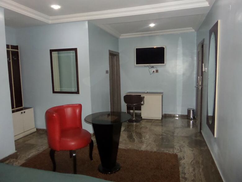 Hotel Islanders Lounge Limited