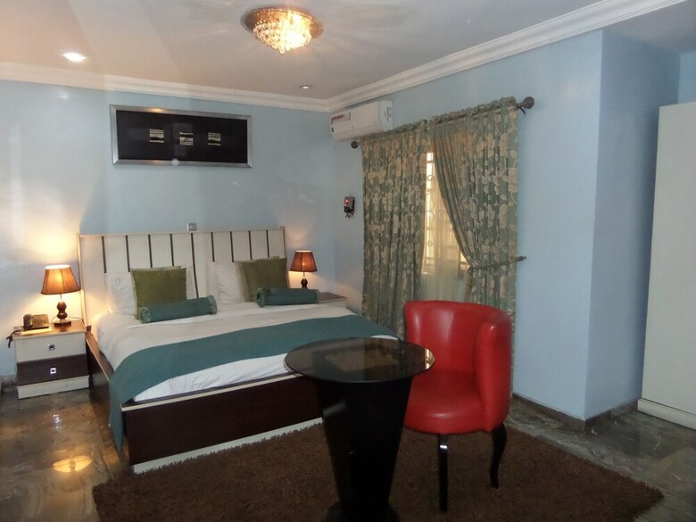 Hotel Islanders Lounge Limited