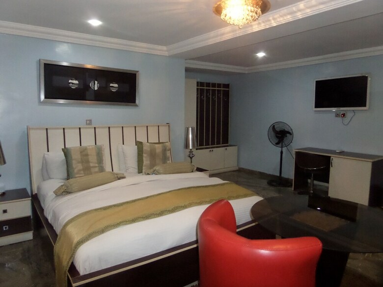 Hotel Islanders Lounge Limited
