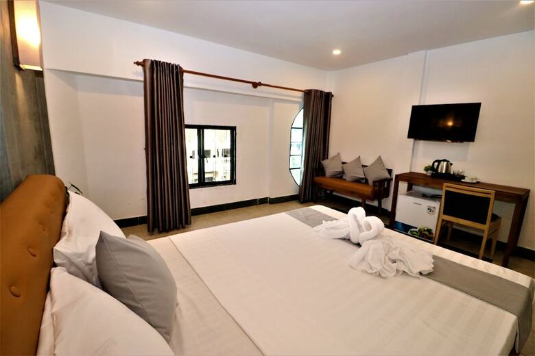 Grand Elevation Hotel