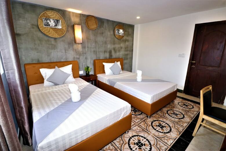 Grand Elevation Hotel