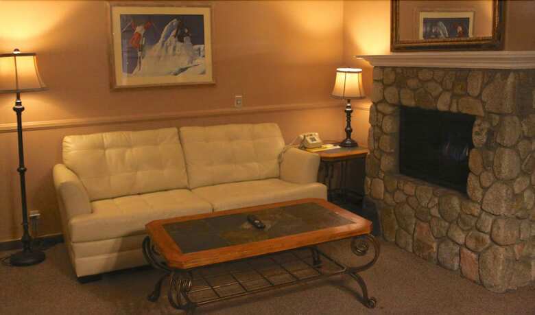 Hotel Saddleback Inn