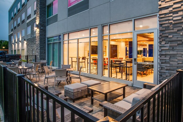 Hotel Holiday Inn Express And Suites Denton South