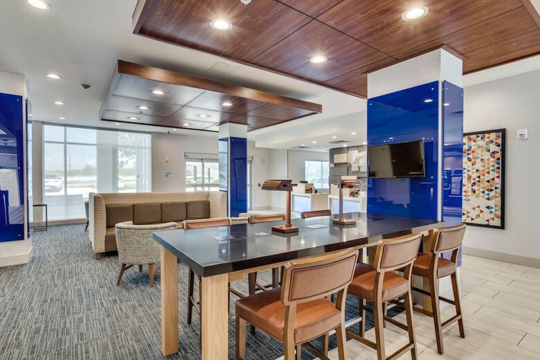 Hotel Holiday Inn Express And Suites Denton South