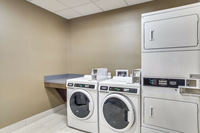 Hotel Holiday Inn Express And Suites Denton South