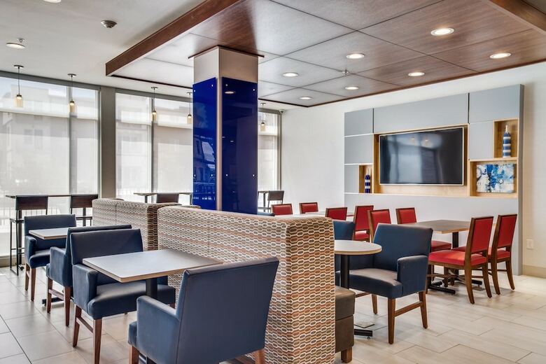 Hotel Holiday Inn Express And Suites Denton South