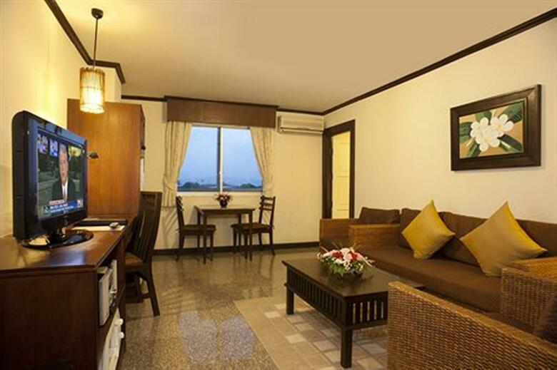 Royal Peninsula Hotel