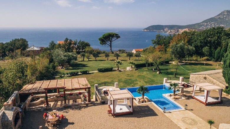 Talici Hill - Rustic Villas