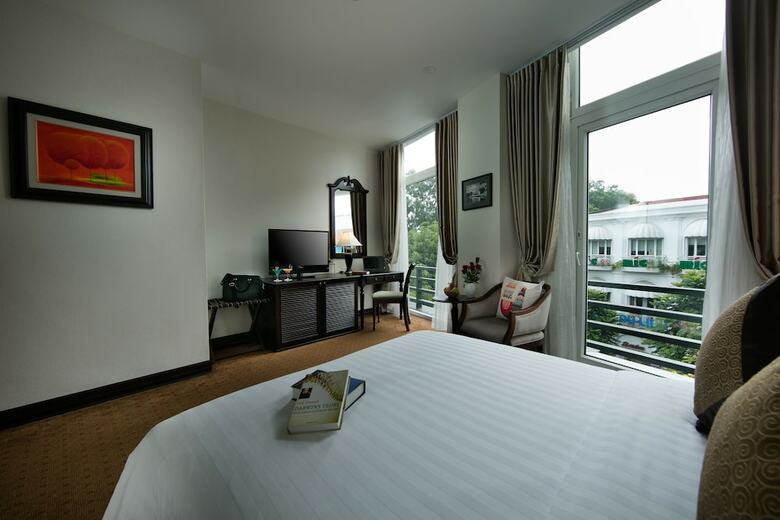 Zephyr Suites Boutique Hotel