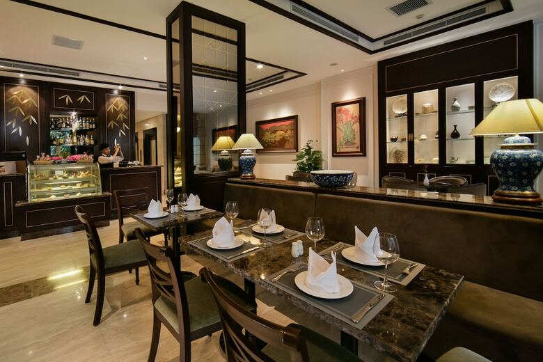 Zephyr Suites Boutique Hotel