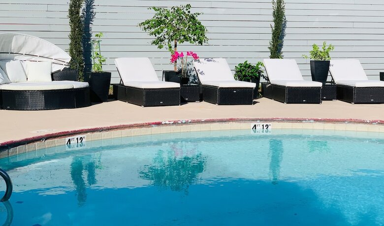 Stratus Suites - Boutique Hotel