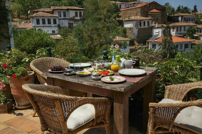 Hotel Terrace Houses Sirince - Fig, Olive And Grapevine