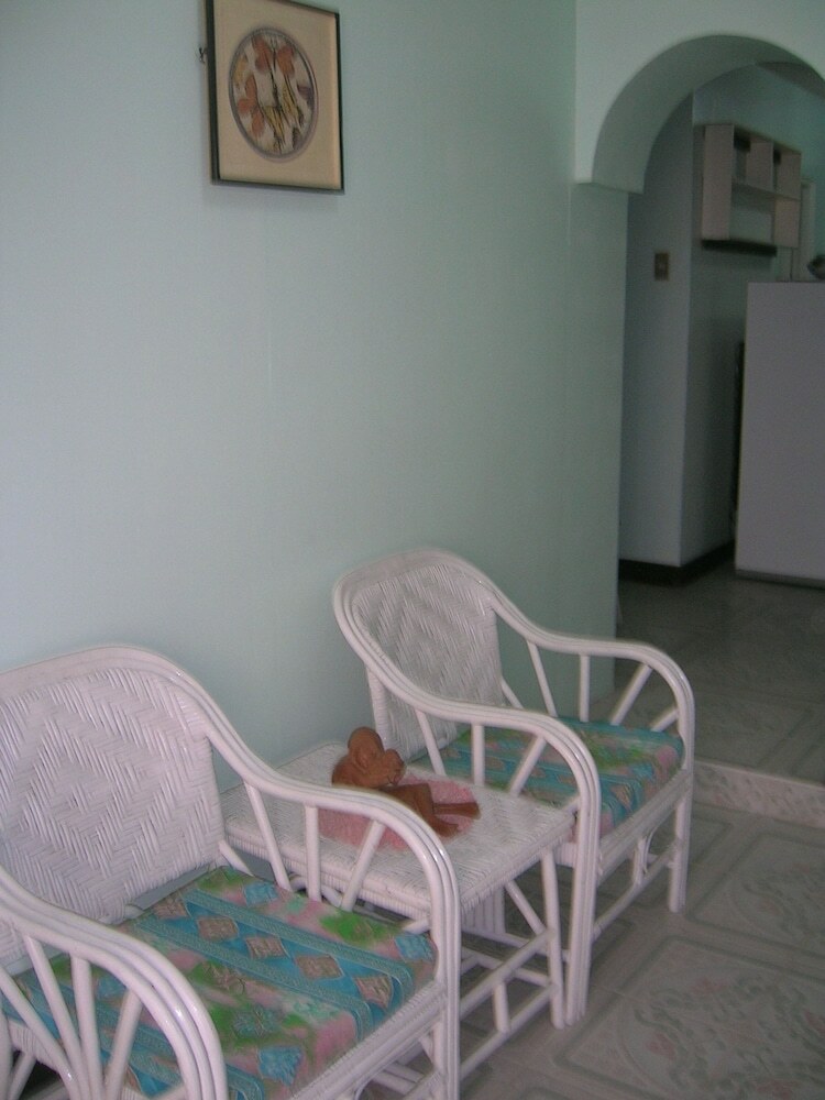 2nd Flr 3br Unit Jefrell Apartments