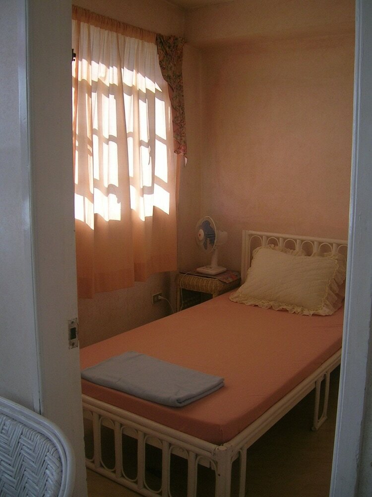 2nd Flr 3br Unit Jefrell Apartments
