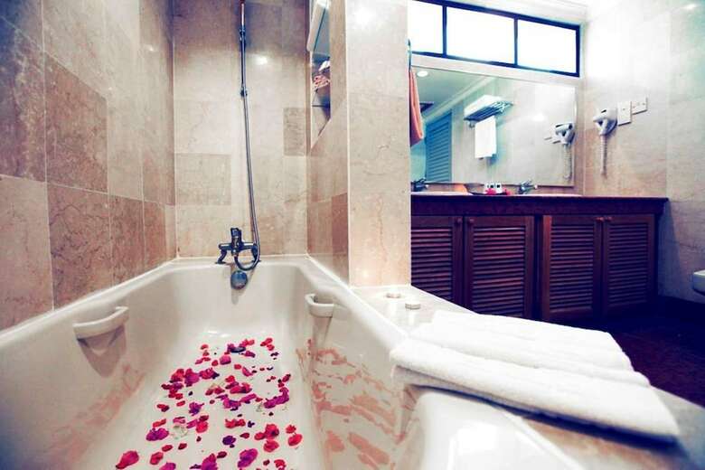 Hotel Sutra Beach Resort