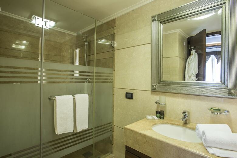 Imperial Suites Hotel