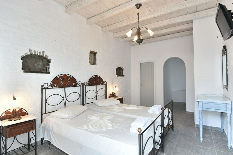 Zefi Hotel & Suites