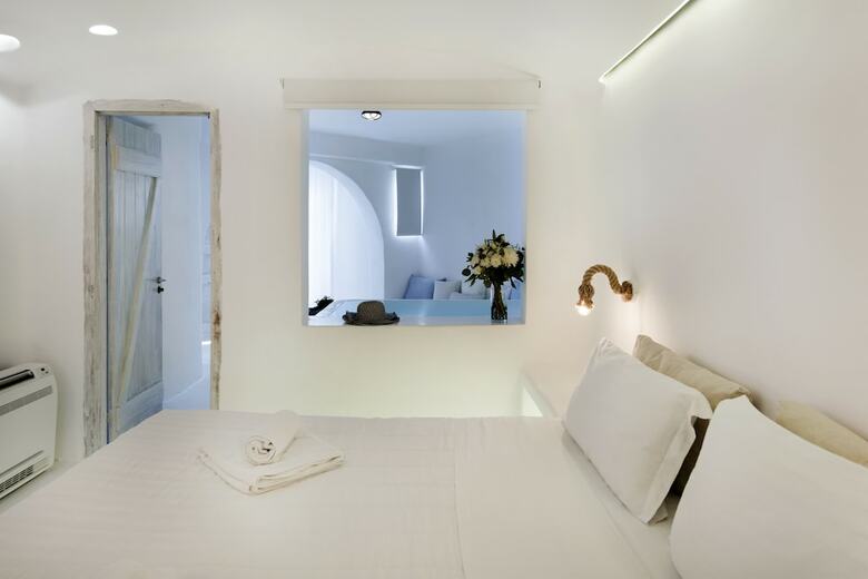 Zefi Hotel & Suites