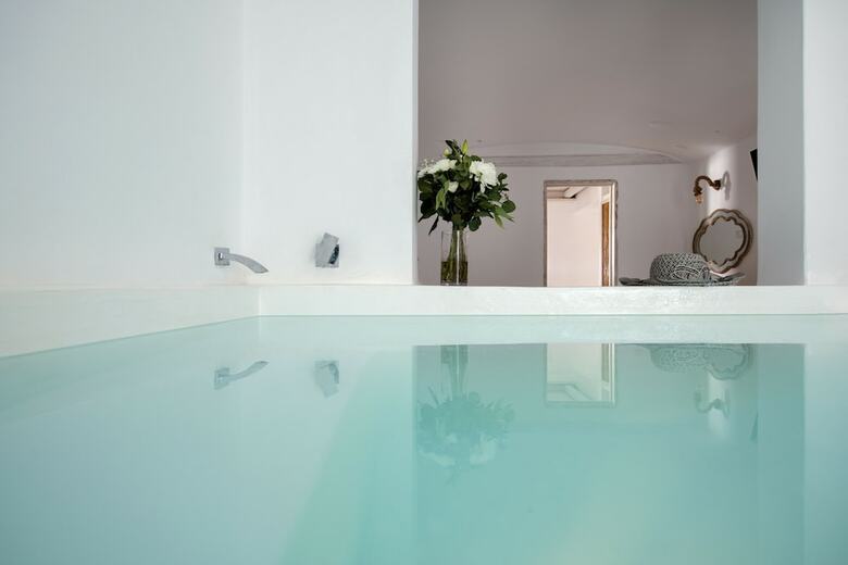 Zefi Hotel & Suites