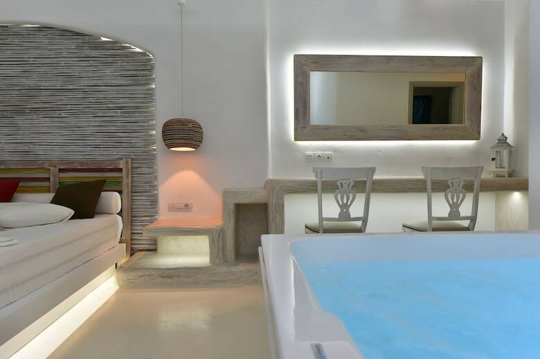Zefi Hotel & Suites