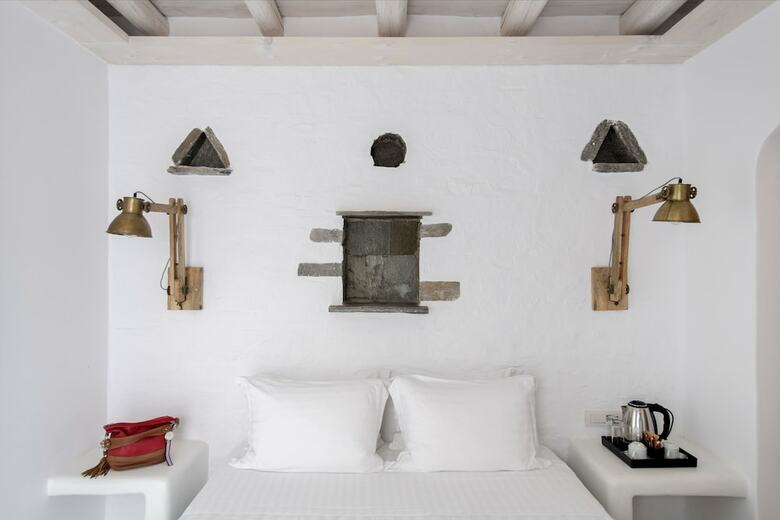 Zefi Hotel & Suites