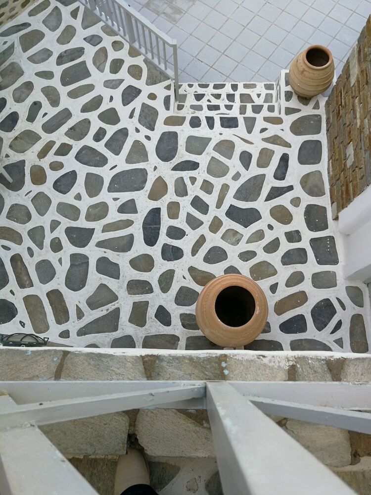 Zefi Hotel & Suites