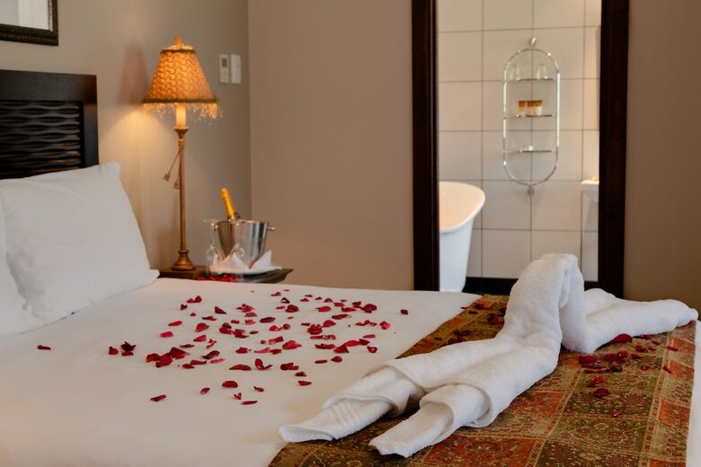 Anew Hotel Hilton