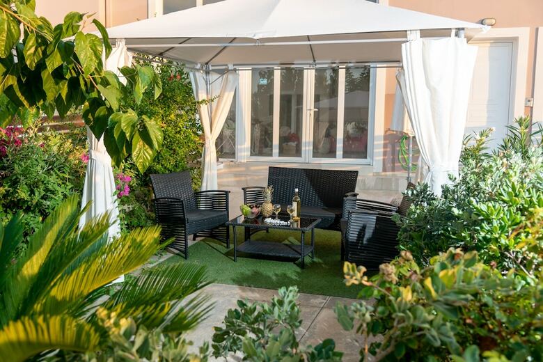 Apartamentos Evagelia Suites Red