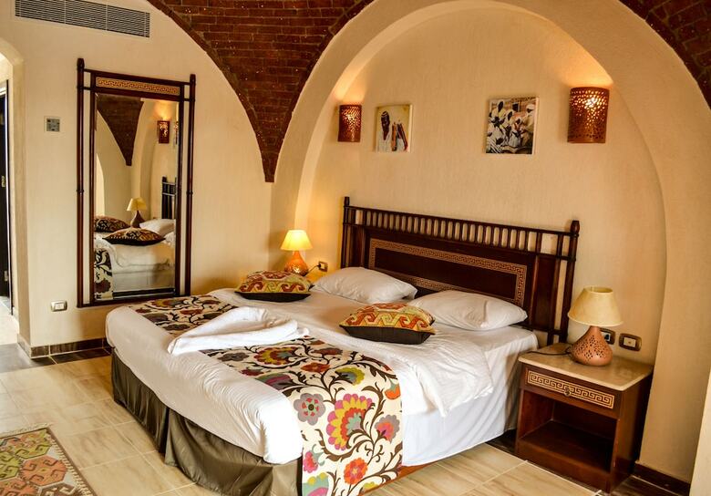 Hotel Aurora Beach Safari Resort