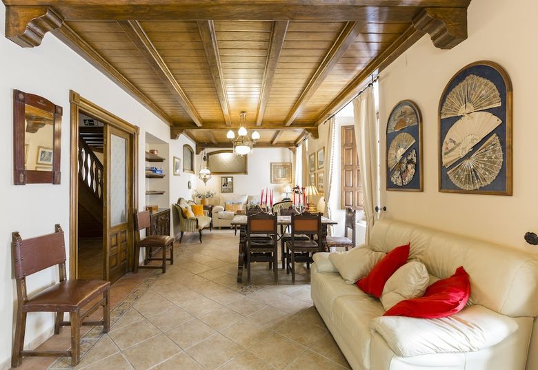 La Casa De �llora