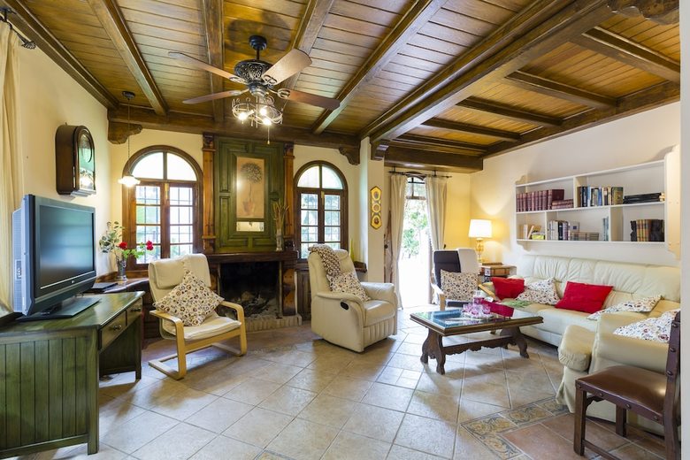 La Casa De �llora