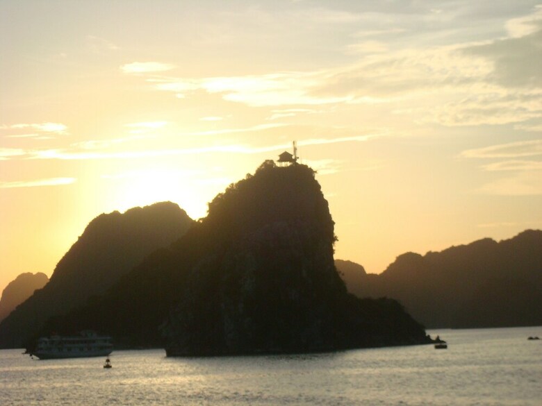 Legend White Dolphin Cruise