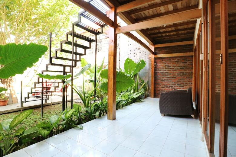 Hostal Indopurejoy House