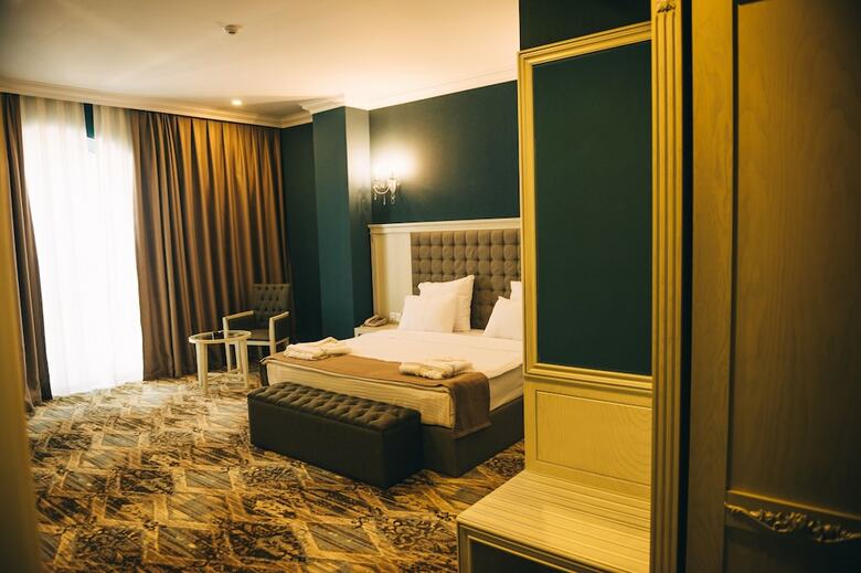 Emerald Suite Hotel