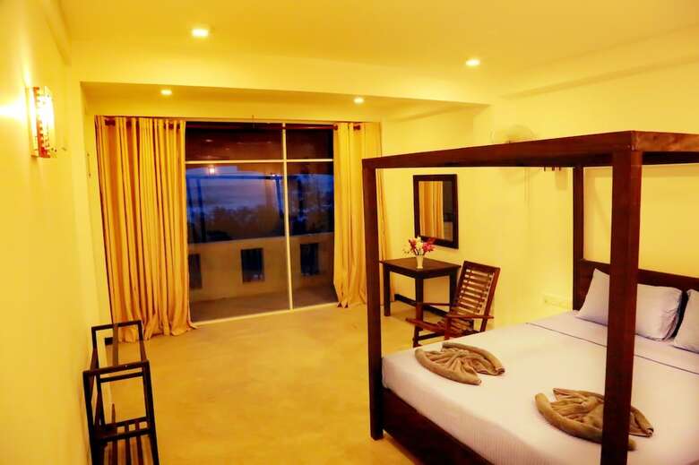 Hotel The Surflanaka Resort