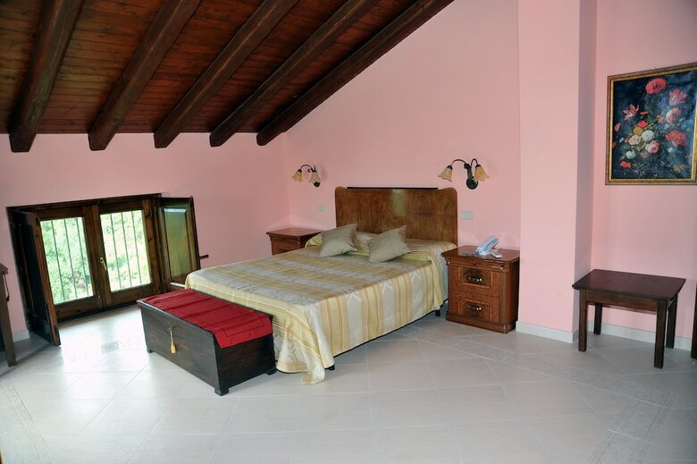 Hotel La Casa Rosa