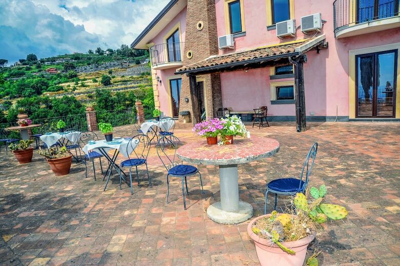Hotel La Casa Rosa