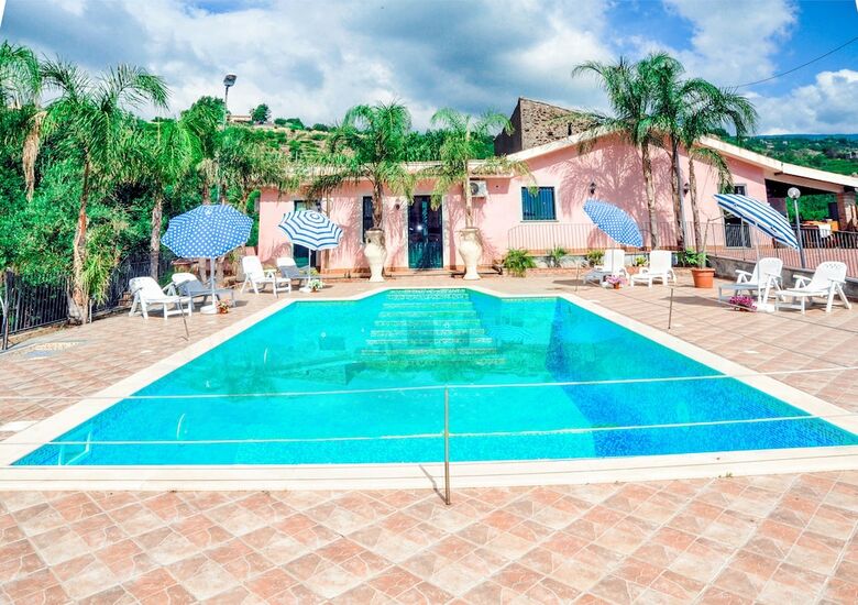 Hotel La Casa Rosa