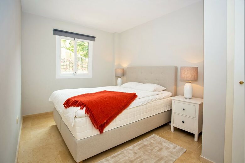 Beautiful And Spacious, 3 Bedroom Apartment La23