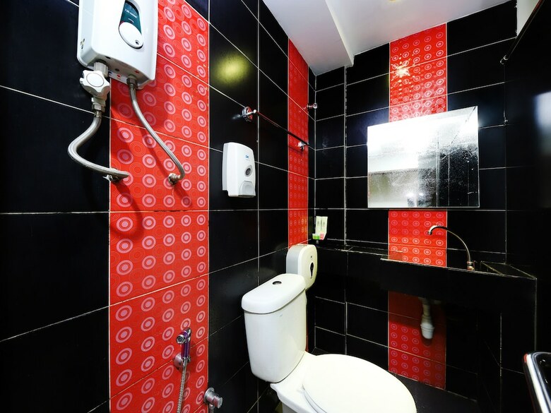 Oyo 893 Hotel Holmes Kelana Jaya